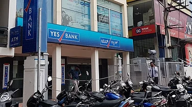 Yes Bank's Q3 Net Profit Surges 55% YoY to ₹952 Cr, Asset Quality Improves