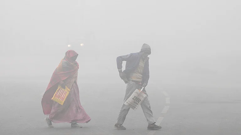 Smog blankets central Delhi as air quality deteriorates to severe levels across NCR - Photo by PTI / Salman Ali