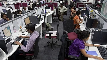 India’s Services Growth Slows to 14-Month Low in March as Cost Pressures Rise Amid West Asia Conflict