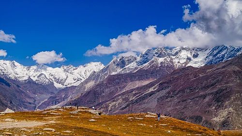 Snow-covered mountains in Himachal Pradesh show visible reduction amid warming winter conditions