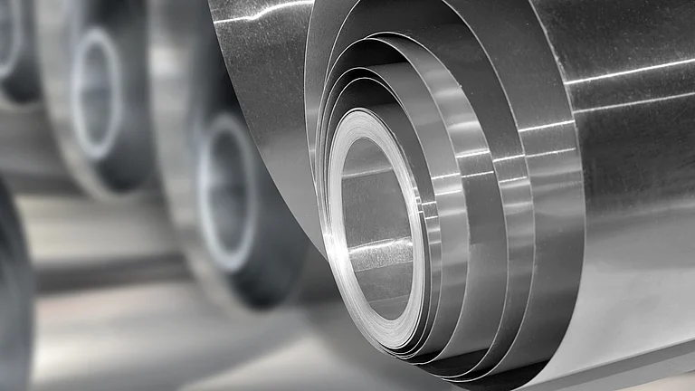 An industrial facility emitting smoke as India expands its compliance carbon market to more sectors - null