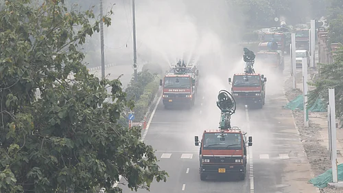 Smog envelops Delhi, highlighting the economic and health costs of air pollution.
