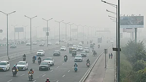 Smog blankets New Delhi as vehicles move through city roads