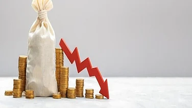 Rupee Falls 9 Paise to Close at 90.74 Against US Dollar