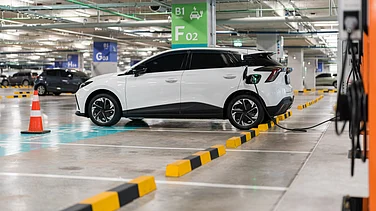 Global Electric Vehicle Fleet Cuts Oil Demand Close to 70% of Iran Exports, Says Report