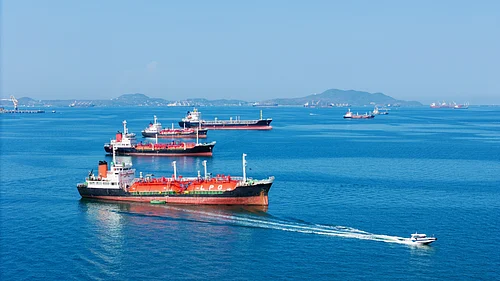 Photo by Shutterstock : Govt Urges No Panic Buying, Says Fuel Supplies Adequate Despite Hormuz Disruption