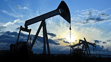 Crude Reverses Course on Iran Deal Hopes, Traders Still Eye $150