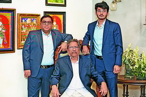 Rambharos Gupta (seated) 
with son Pankaj (left) and grandson Trishank