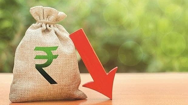 Rupee Falls 17 Paise to 92.71 Against USD in Early Trade 