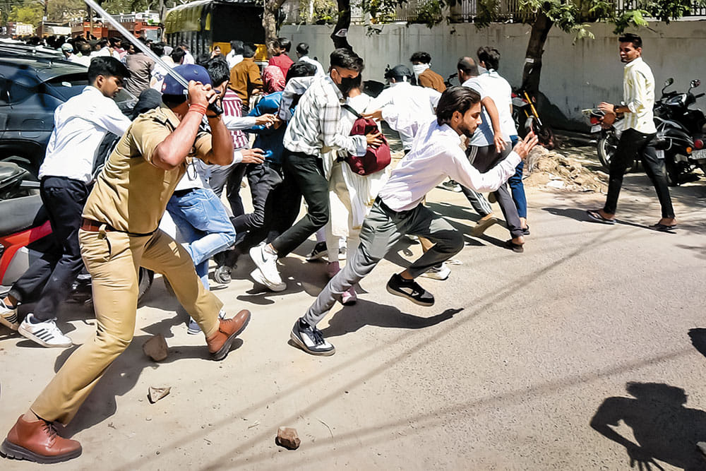 Police chase away protestors - | Photo: PTI
