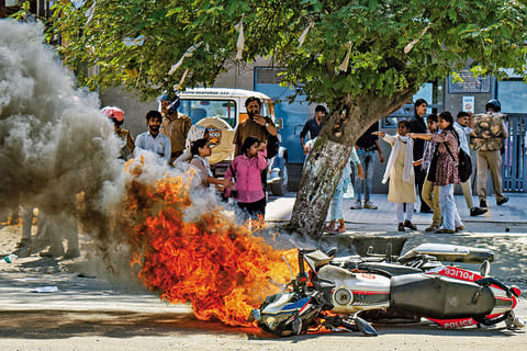 Agitating workers burn vehicles