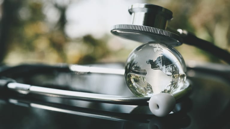 Climate change impacts on health, including heatwaves and air pollution, drive public concern - null