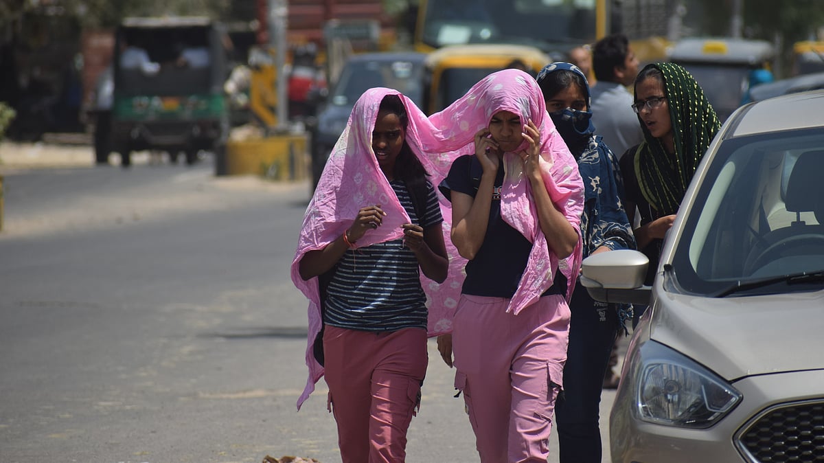 People shield themselves from intense heat during a heatwave in an Indian city - null