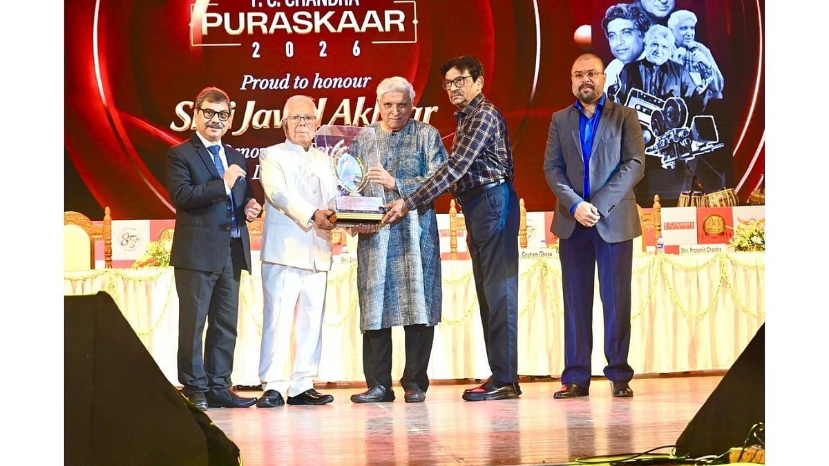 Suvro Chandra, Joint Managing Director, P.C. Chandra Jewellers, A.K. Chandra, Managing Director, P.C. Chandra Group, Shri Javed Akhtar, Shri Goutam Ghosh, and Prosenjit Chandra, Director, P.C. Chandra Jewellers - null
