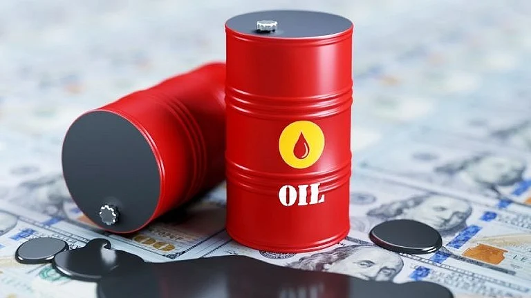 Crude Oil Futures Slump Over 11% To ₹8,588/Barrel; Brent Slips Below $100 - freepik