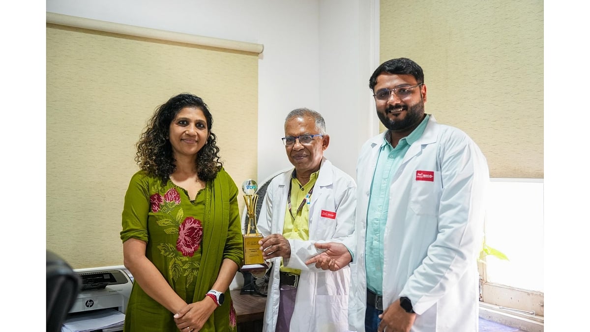 Members of the medical team at Parul Ayurved Hospital receiving the "Excellence in Stroke Rehabilitation Services" award - null