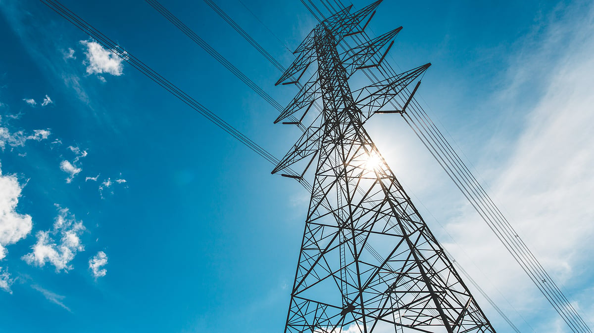 Overloaded power grid and air conditioners running during extreme summer heat in urban India - null
