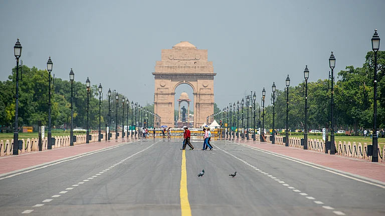 People shielding themselves from extreme heat during hot summer conditions in Delhi - null