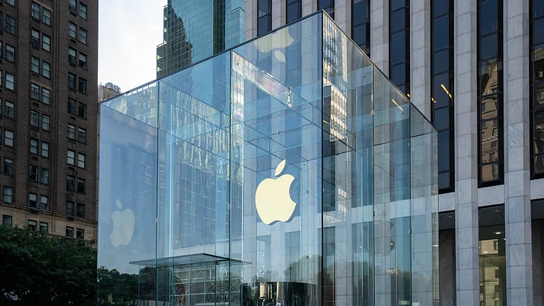 Apple - Shutterstock