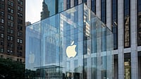 Shutterstock : Apple