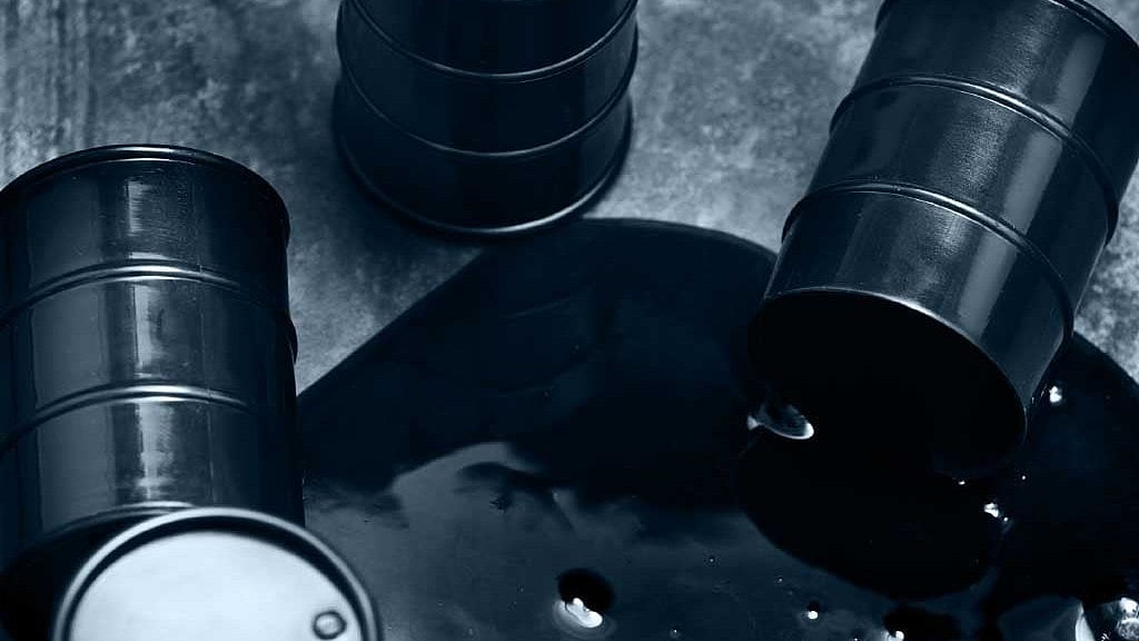 Crude Oil Futures Fall Amid Weak Global Trends  - null