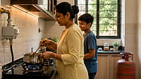 LPG To PNG Shift: Key Rules Indane, BharatGas & HP Gas Consumers Should Know AI Generated Image : PNG Timeline Nears For Consumers