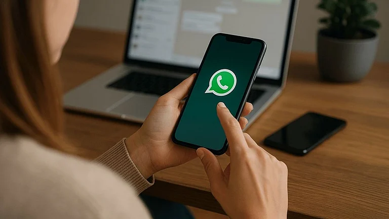 WhatsApp Starts Username Reservations Ahead of Global Rollout: - Freepik