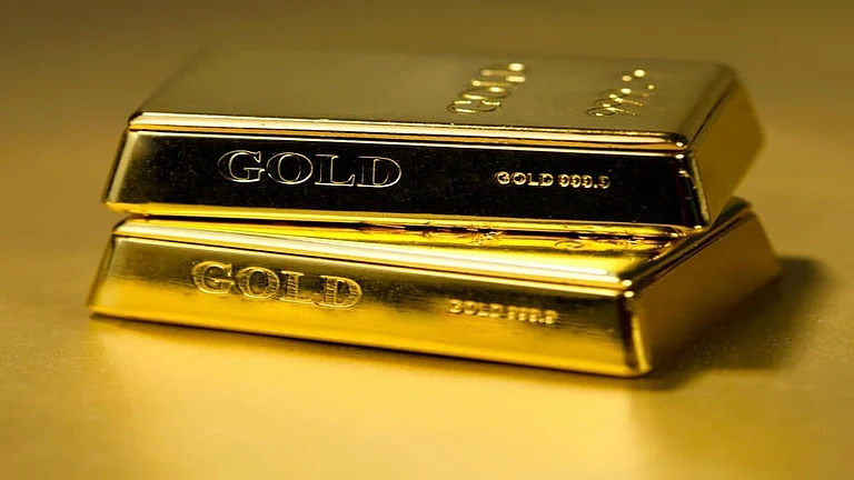 Gold Slips ₹150, Silver Drops ₹5,000 as Strong US Dollar Dents Bullion Demand - null