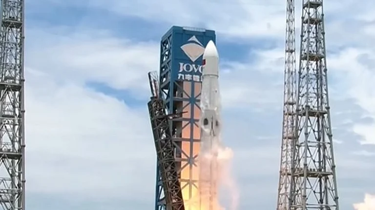 China Recovers Reusable Rocket in Challenge to SpaceX - Youtube