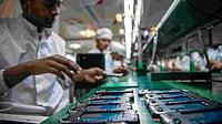 Cabinet Clears ₹62,500-Cr Mobile Manufacturing Scheme; Targets ₹39 Lakh Cr Output