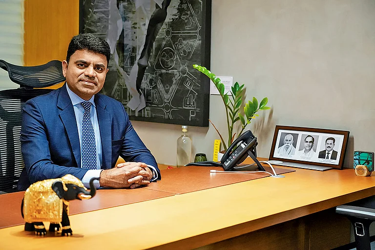 Alexander George Muthoot- Joint Managing Director - null