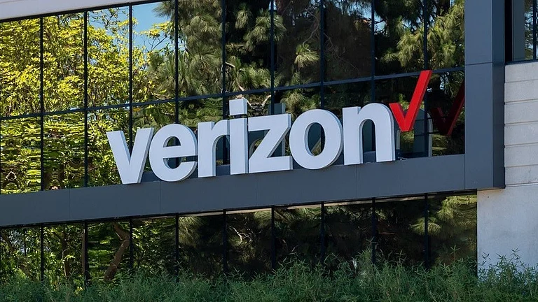 Verizon to Sell 274 Stores, Cut 500 Corporate Jobs in Latest Restructuring Push - X