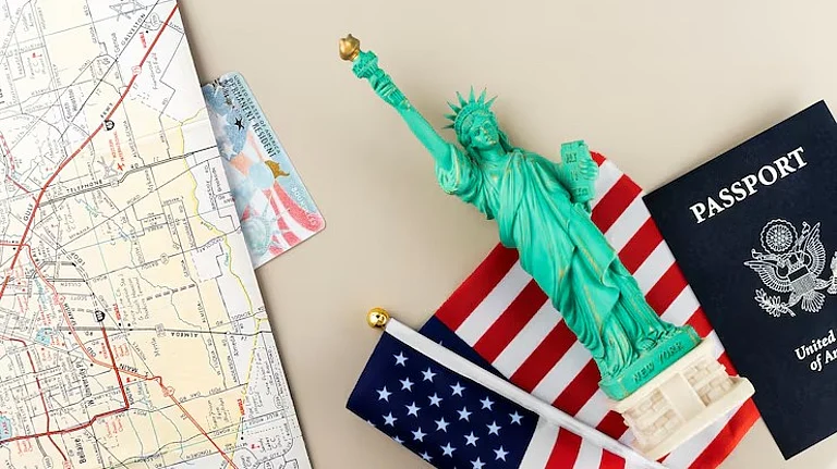 US Judge Blocks Trump Administration's New Visa Rules For Foreign Students, Journalists - Magnific