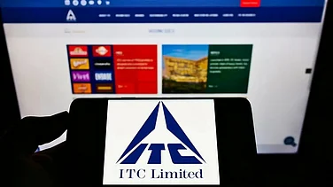 ITC Q1 Results: Net Profit Falls 27% to ₹3,579 Crore Despite Revenue Jump