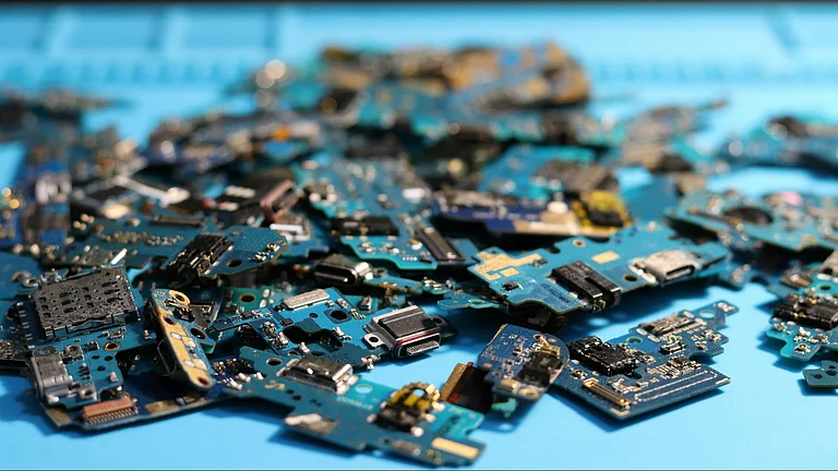 UP Awaits Centre's Approval for Two Semiconductor Projects - null