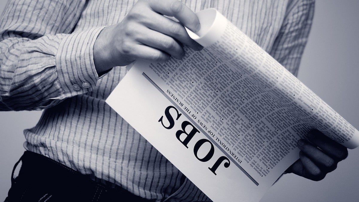 US Job Openings Fall in June - null