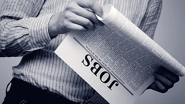 US Job Openings Fall in June Amid Sharp Healthcare Sector Slump