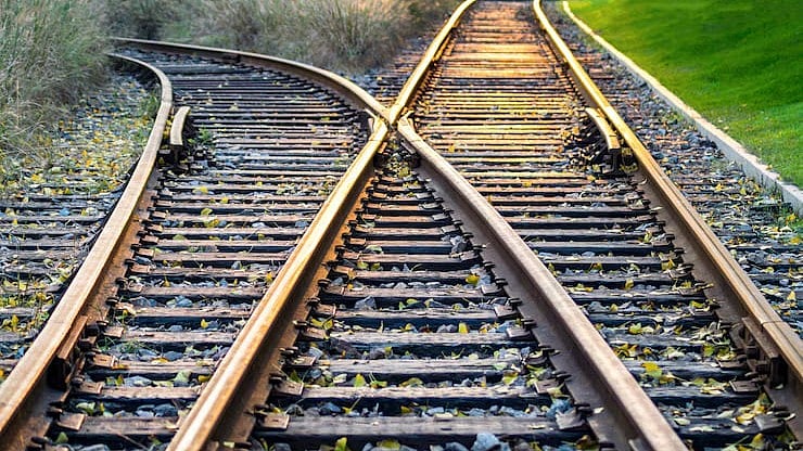 JNPA Chairman Reviews Key Rail Infra Along DFC Route - Free Pik