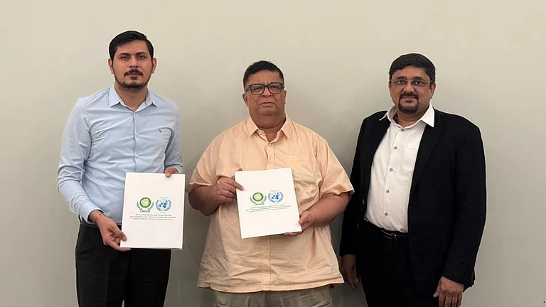L- R -Dr Sahil Singh, Dr Sailesh Lachu Hiranandani and Mr Nitin Gupta - null