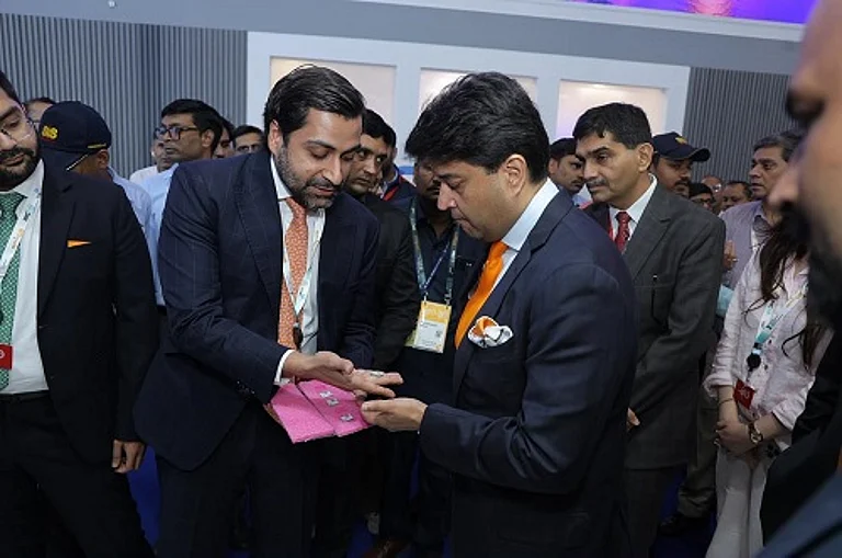 (Left) Karn Nagpal - (Right) Jyotiraditya Scindia - null