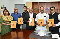 Bhavna Singh, EssilorLuxottica; Gurudatta Hegde, IAS, Health Commissioner; Dr Vivek Durai, Joint Director; Venu Ambati, OneSight Foundation; UT Khader Minister & Dr Krishna Prasad K