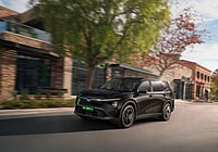The VinFast MPV 7 tackles these everyday challenges with practical features designed around how families actually use a car