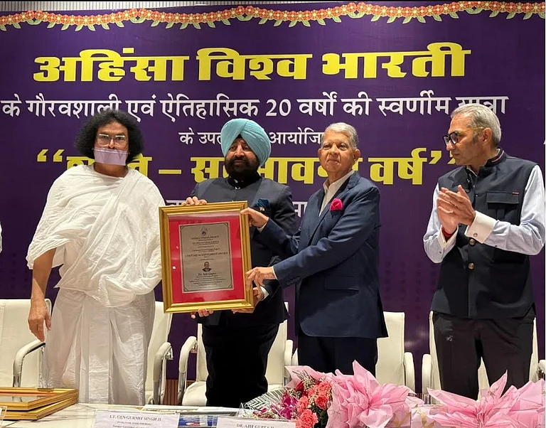 Park Hospital’s Dr. Ajit Gupta Honoured with Lifetime Achievement Award for Contributions to Healthcare - null