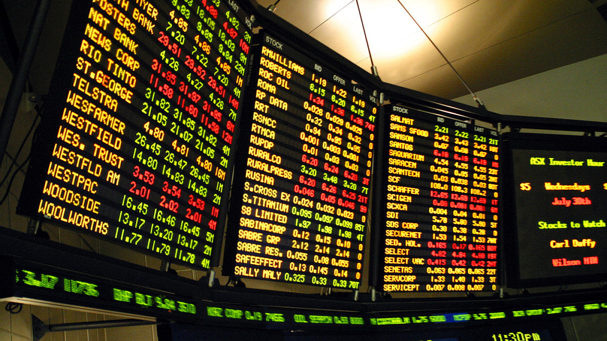 Sensex Slumps 800 Points, Nifty Below 18,000; Infosys, ICICI Bank Top Drags