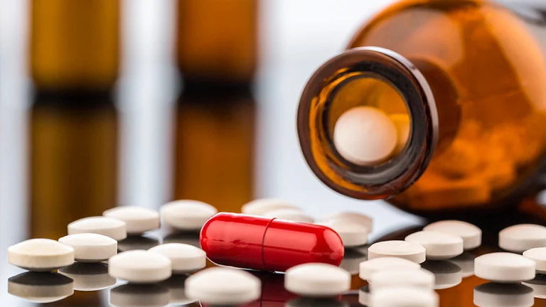 Bengal Chemicals Plans ₹150 Crore Anti-Snake Venom Plant In Bengal After 15-Yr Gap - null