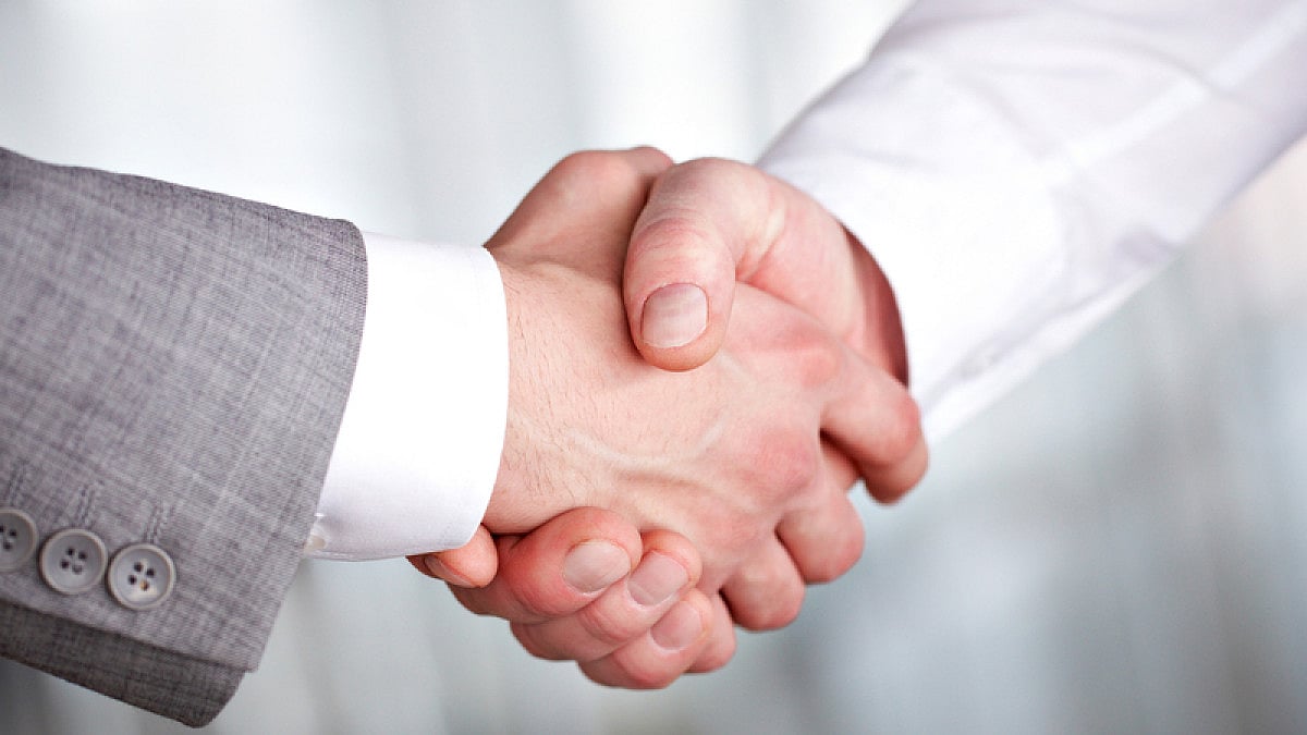 The service will take advantage of JDs network of 1,300 warehouse and 200,000 delivery personnel. 