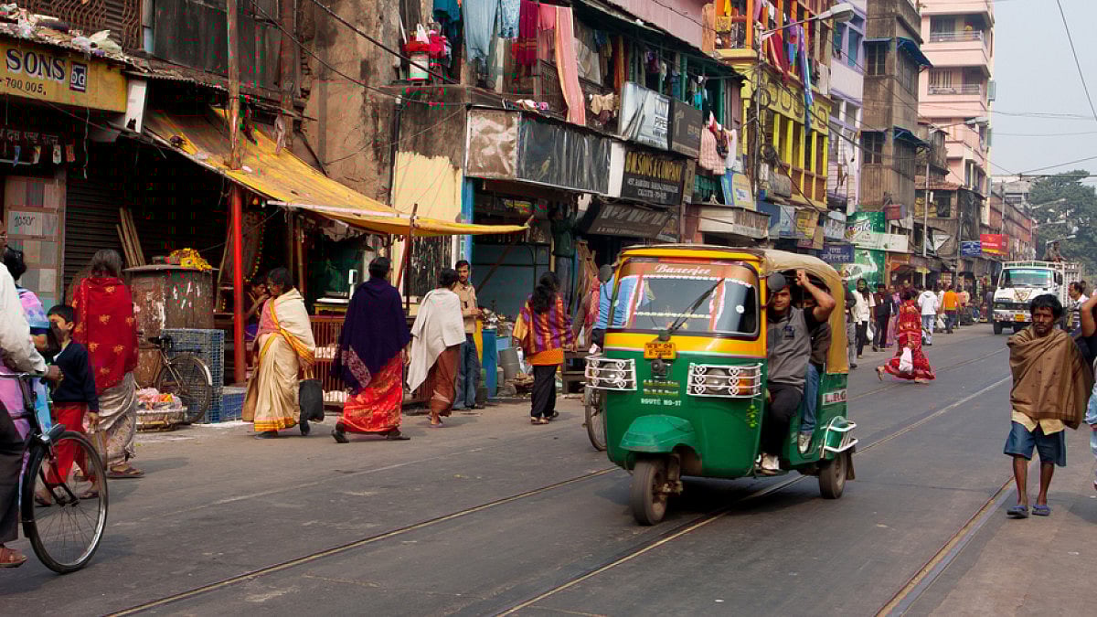 The companyS consolidated profit after tax was Rs 1,716 crore in the October-December period.