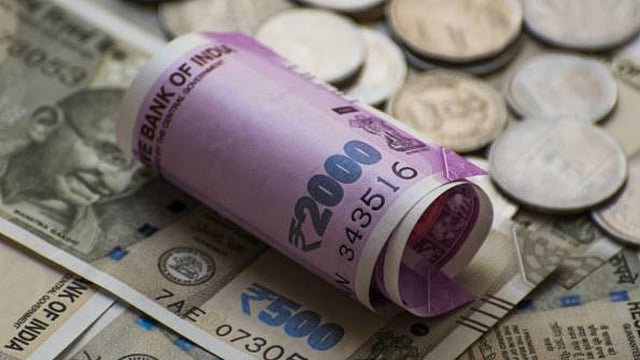 Centre Hikes DA By 4 Pc For Its Employees; Announces Bonus For Railway Staff