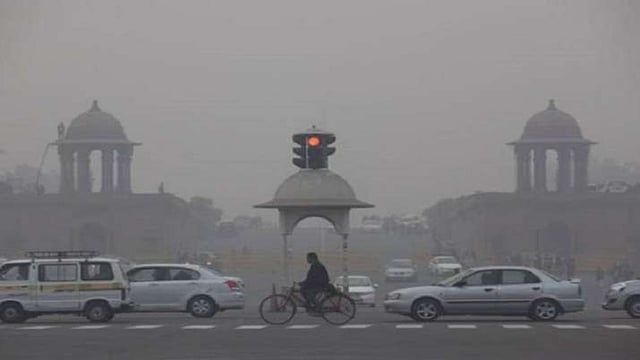 High Pollution Levels Impact Footfalls At Popular Commercial And Tourist Places In Delhi: Study