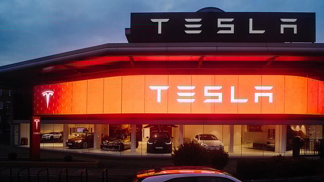 Goyal Visits Tesla's Manufacturing Facility In California